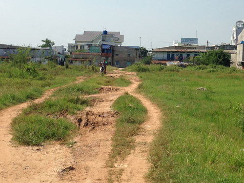 Lấp ao, băm nhỏ đất nông nghiệp