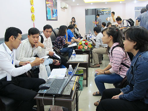 Mua vé không được, kéo đến ga hỏi ra lẽ