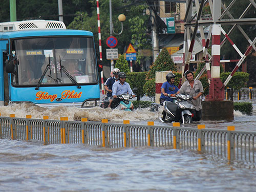 TP HCM ngập do... trời