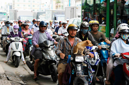 Kẹt xe vì tứ phía vướng công trình