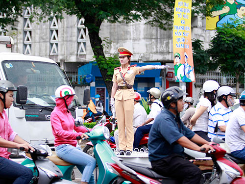 CSGT học cách ứng xử đẹp
