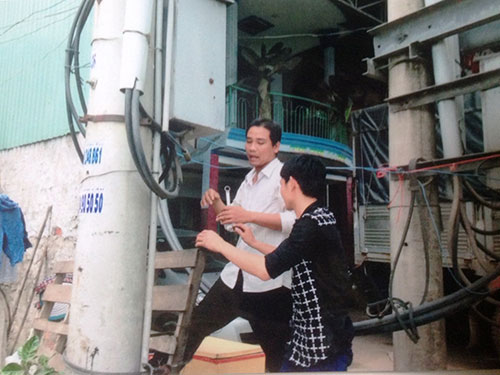 Người của ông Trần Thanh Tuấn ngang nhiên cắt điện của DNTN
Nghĩa Thoa