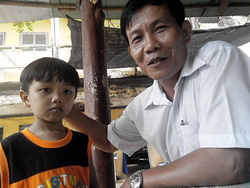 Dù được cán bộ trung tâm thương yêu nhưng Gia Bảo luôn nhớ mẹ