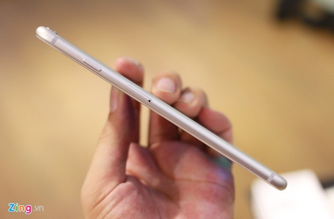 Đập hộp iPhone 6 Plus đầu ti&ecirc;n tại Việt Nam