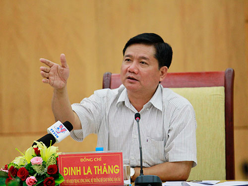 Bộ trưởng Bộ Giao th&ocirc;ng Vận tải Đinh La Thăng khẳng định sẽ c&oacute; giải ph&aacute;p hạn chế &ugrave;n ứ tại c&aacute;c cảng, tạo điều kiện cho doanh nghiệp hoạt động Ảnh: HO&Agrave;NG TRIỀU