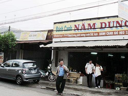 Hàng chục năm nay, quán bánh canh Năm Dung là điểm đến của nhiều du khách khi ghé Trảng Bàng