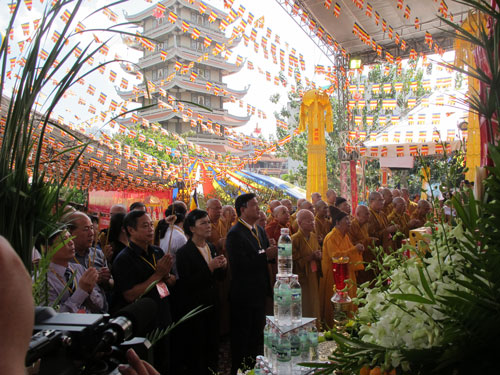 Cầu siêu cho nạn nhân tử vong vì tai nạn giao thông