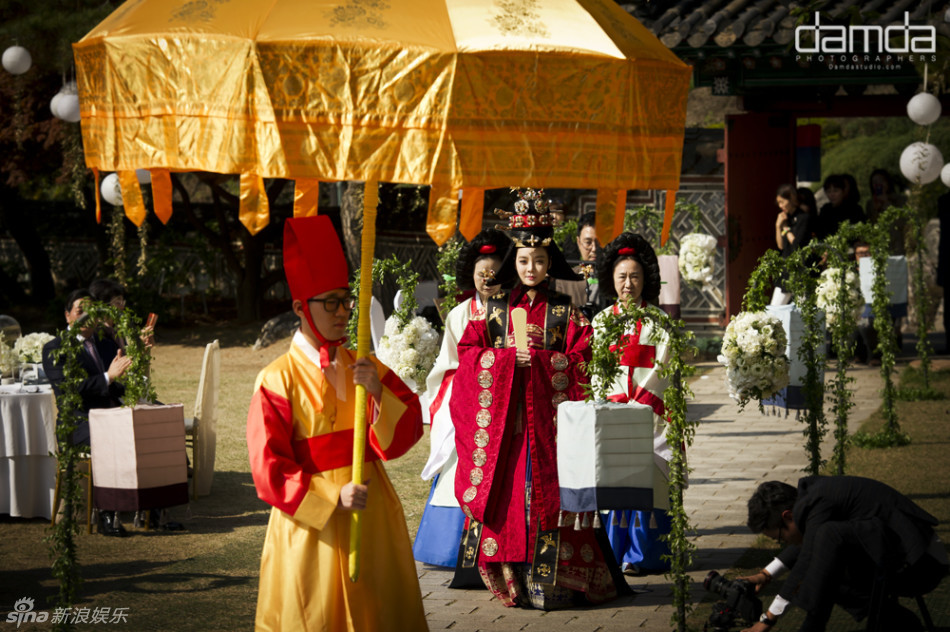 C&ocirc; d&acirc;u cũng rạng rỡ với hanbok