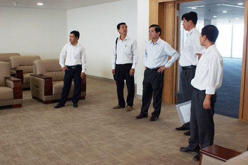 L&atilde;nh đạo tỉnh kiểm tra, đ&ocirc;n đốc tiến độ thực hiện c&aacute;c hạng mục c&ograve;n lại của trung t&acirc;m