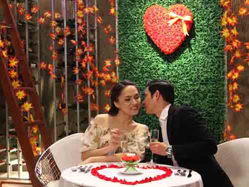 Huy Khánh cầu hôn Hương Giang trong Bếp hát