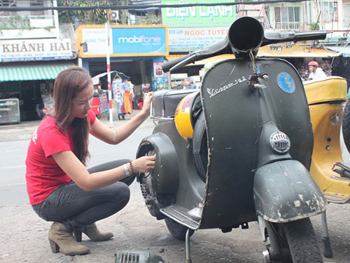 Một ngày được cưỡi Vespa…