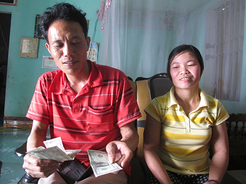 Bà Ngô Thị Ngà từng nhặt được 11 cây vàng SJC khi đang bới rác ở huyện Sóc Sơn, TP Hà Nội Ảnh: VĂN DUẨN