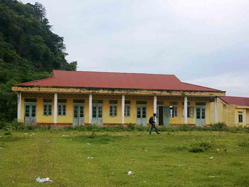 Bỏ phế trường học khắp nơi