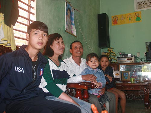 Vắng 2 đứa con gái, Tết ở nhà ông Hoàng Thanh Tâm (Quảng Nam) kém vui
Ảnh: TRẦN THƯỜNG