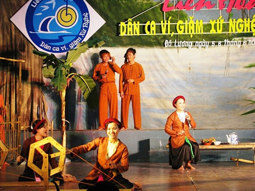 Dân ca “ví, dặm” hay “ví, giặm” ?