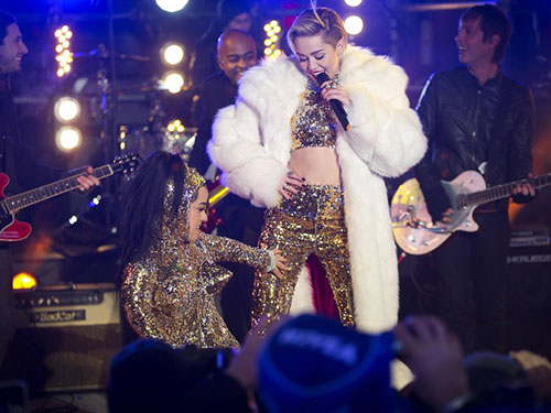 Miley Cyrus biểu diễn trong một đêm của tour Bangez Nguồn: Reuters