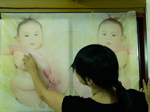 Hầu hết những người điều trị hiếm muộn đều treo h&igrave;nh em b&eacute; nơi ở để hằng ng&agrave;y ngắm nh&igrave;n, ao ước Ảnh: HO&Agrave;NG TRIỀU