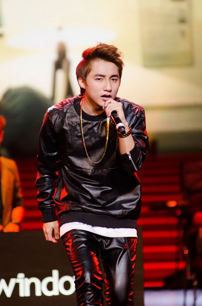 Sơn T&ugrave;ng M-TP tr&igrave;nh diễn trong chương tr&igrave;nh B&agrave;i h&aacute;t y&ecirc;u th&iacute;ch. Ảnh: Dương B&igrave;nh Nguy&ecirc;n