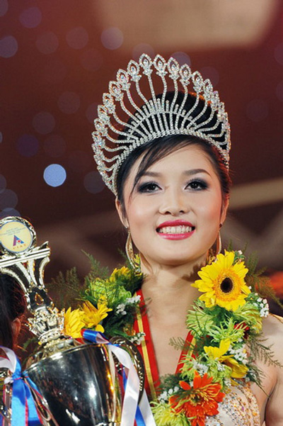 Hoa hậu Triệu Thị Hà lúc đăng quang Ảnh: B.T.C