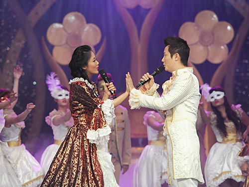 Tr&iacute;ch đoạn vở nhạc kịch Romeo v&agrave; Juliet do Ho&agrave;ng B&aacute;ch v&agrave; Văn Mai Hương c&ugrave;ng nh&oacute;m m&uacute;a ABC tr&igrave;nh diễn l&agrave; một trong những tiết mục từng g&acirc;y ấn tượng trong lễ trao Giải Mai V&agrave;ng 2012 Ảnh: L&Yacute; V&Otilde; PH&Uacute; HƯNG