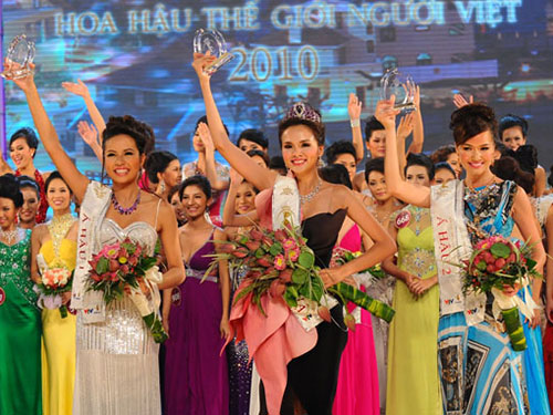 Dối lừa công chúng - Bệnh của showbiz?