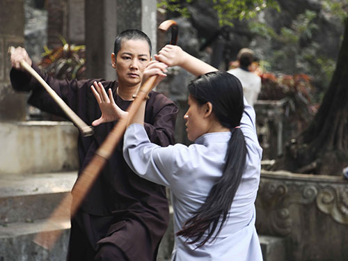 Bên “đắp chiếu”, bên ra rạp tưng bừng