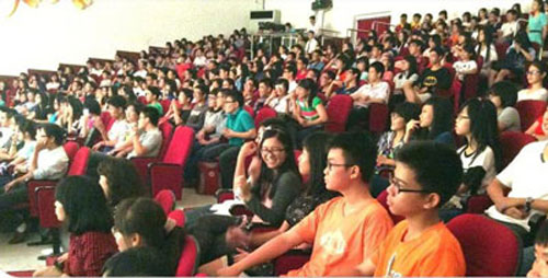 Học sinh... học “làm người” từ sân khấu