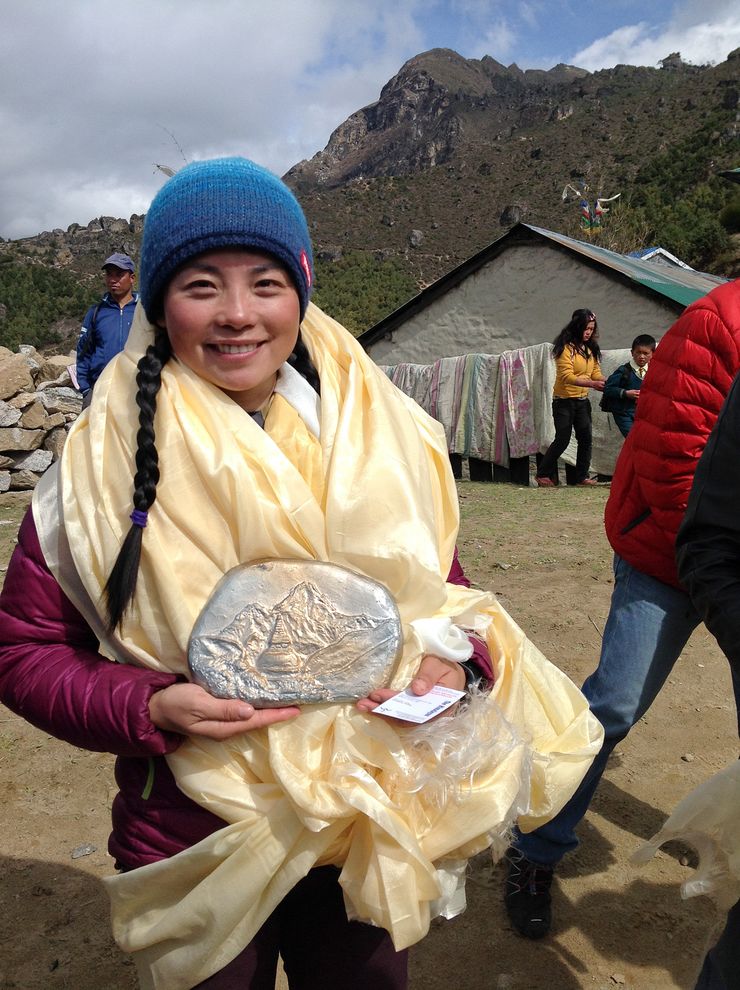 B&agrave; Wang Jing bị tố l&ecirc;n đỉnh Everest bằng m&aacute;y bay trực thăng. Ảnh: National Geographic