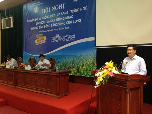Tại hội nghị, &ocirc;ng Cao Đức Ph&aacute;t chỉ đạo c&aacute;c cơ quan chức năng nhanh ch&oacute;ng chuyển đổi c&acirc;y trồng