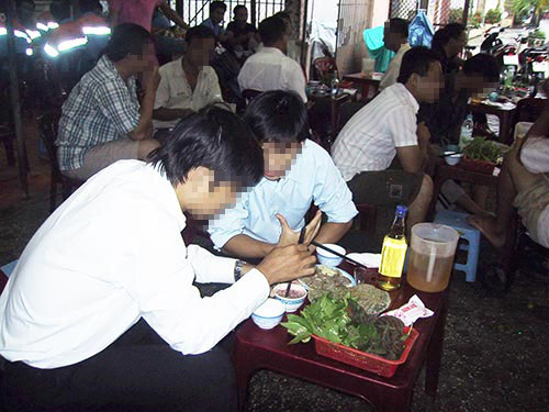 Đoạn nhũ mày râu