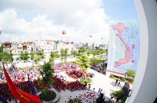 GS Ngô Bảo Châu dự khai giảng Vinschool