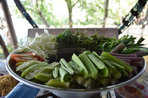 Canh chua cá ngát nấu bần