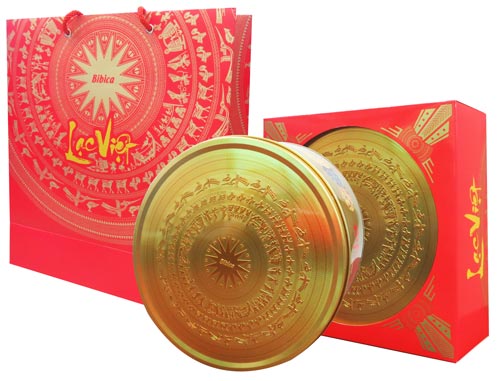 Bộ sản phẩm Lạc Việt của Bibica Ảnh: HÀ PHƯƠNG