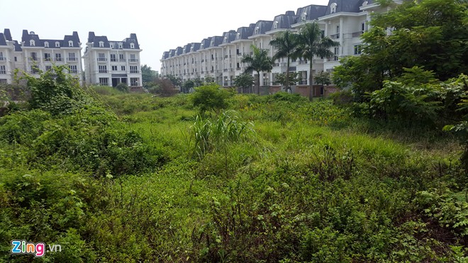 Khu vực dự định sẽ l&agrave; s&acirc;n chơi v&agrave; c&aacute;c tiện &iacute;ch kh&aacute;c cũng trong t&igrave;nh trạng tương tự.