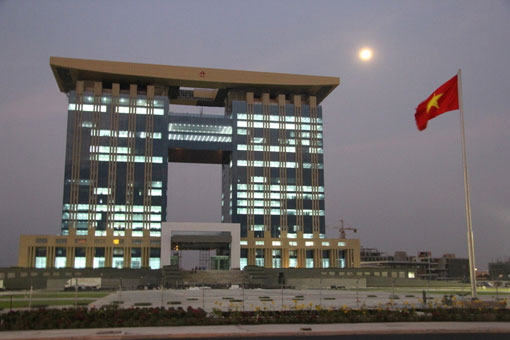Trung t&acirc;m H&agrave;nh ch&iacute;nh tập trung về đ&ecirc;m
