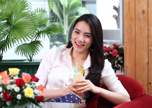 Trang Nhung trong Lần đầu tôi kể