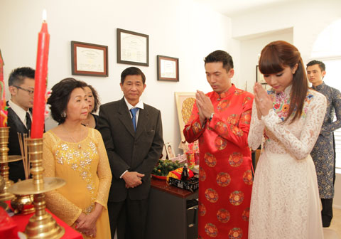 Ngọc Quy&ecirc;n v&agrave; ch&uacute; rể b&aacute;i tổ ti&ecirc;n.