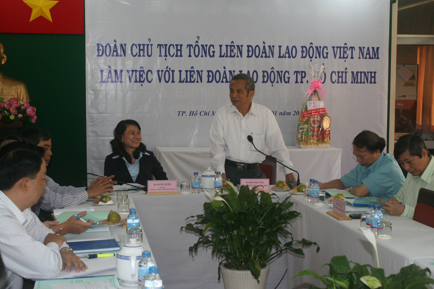 Chủ tich Tổng LĐLĐ Việt Nam Đặng Ngọc T&ugrave;ng ph&aacute;t biểu tại buổi l&agrave;m việc với Ban thường vụ LĐLĐ TP HCM