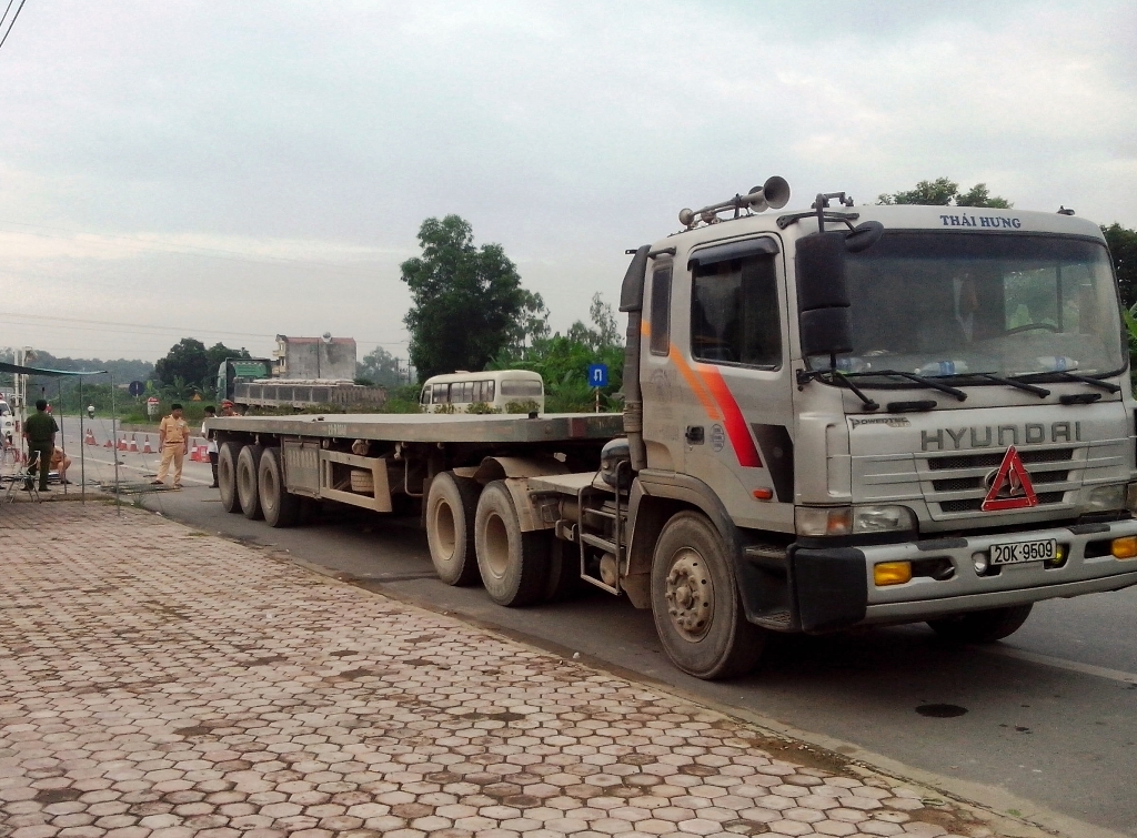 Khởi tố tài xế đâm hỏng trạm cân, thiệt hại 500 triệu đồng