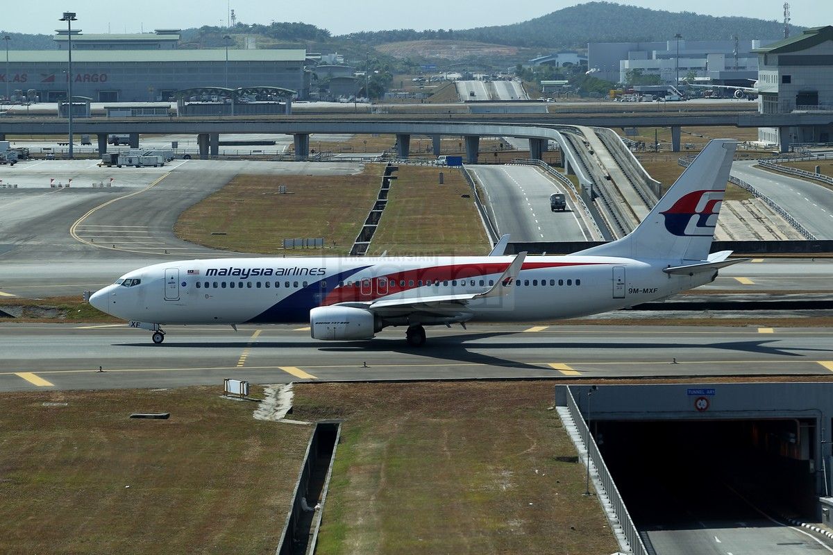 Tiếp viên hàng không Malaysia tấn công tình dục khách