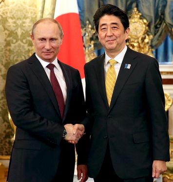 Thủ tướng Nhật Bản Shinzo Abe (phải) đã hủy kế hoạch gặp mặt Tổng thống Nga Vladimir Putin(trái). Ảnh: Konserwatyzm