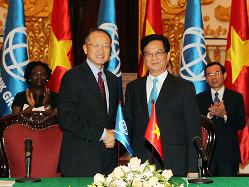 Thủ tướng Nguyễn Tấn Dũng và Chủ tịch Ngân hàng Thế giới Jim Yong Kim Ảnh: TTXVN