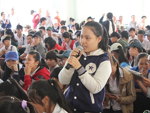 Thí sinh thị xã Ninh Hòa, tỉnh Khánh Hòa đặt câu hỏi với ban tư vấn