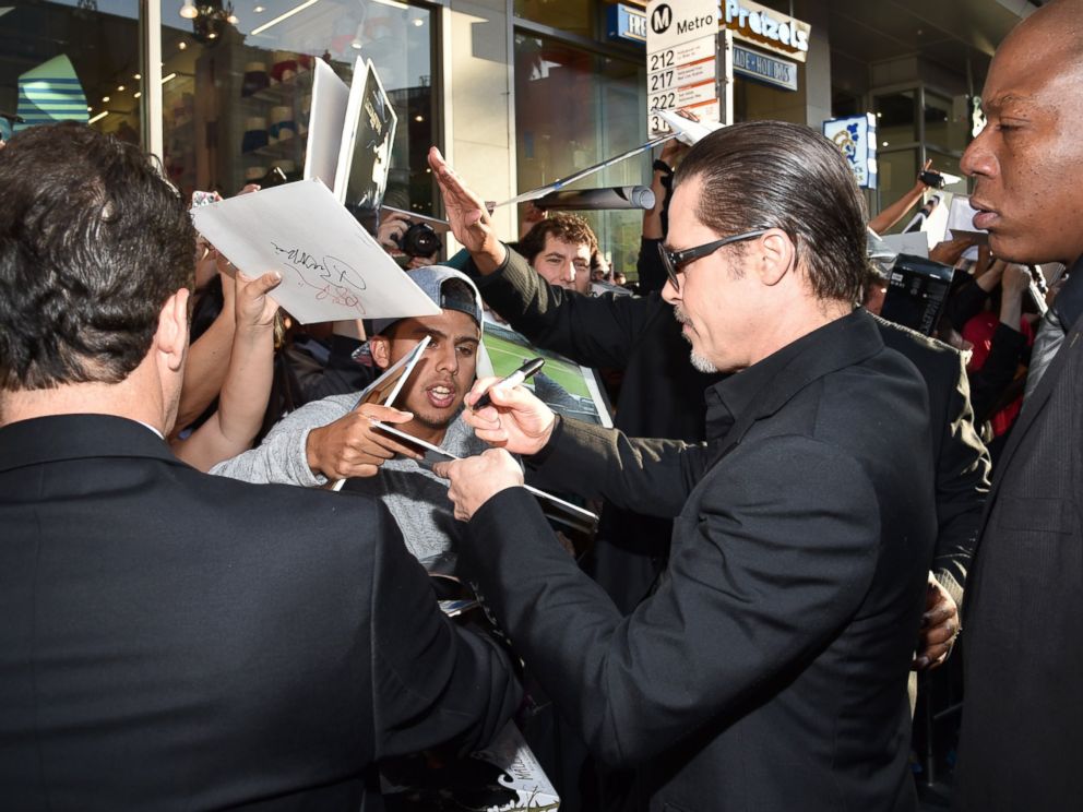 Brad Pitt kể chuyện bị “quấy rối” trên thảm đỏ