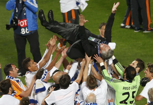 HLV Ancelotti cũng l&agrave;m n&ecirc;n lịch sử ở Champions League