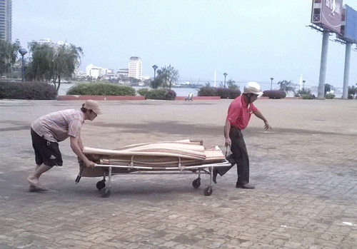 Thi thể nạn nh&acirc;n nữ được đưa về Trung t&acirc;m Ph&aacute;p y Đ&agrave; Nẵng để gi&aacute;m định