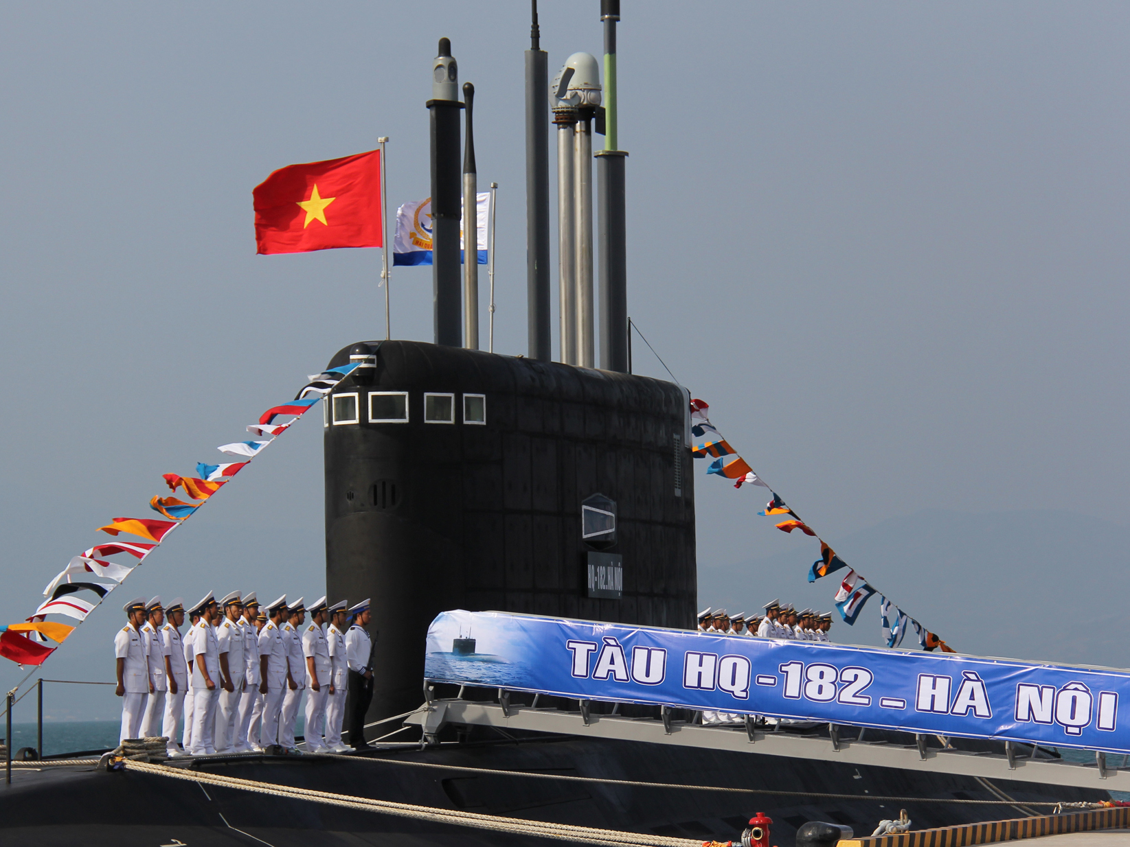 Chính thức tiếp nhận Tàu ngầm Kilo Hà Nội