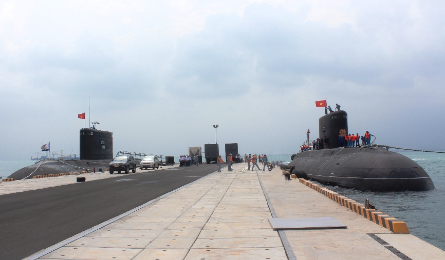 T&agrave;u ngầm TP Hồ Ch&iacute; Minh (b&ecirc;n tr&aacute;i) v&agrave; T&agrave;u ngầm H&agrave; Nội tại qu&acirc;n cảng T&agrave;u ngầm Lữ đo&agrave;n 189 Hải qu&acirc;n