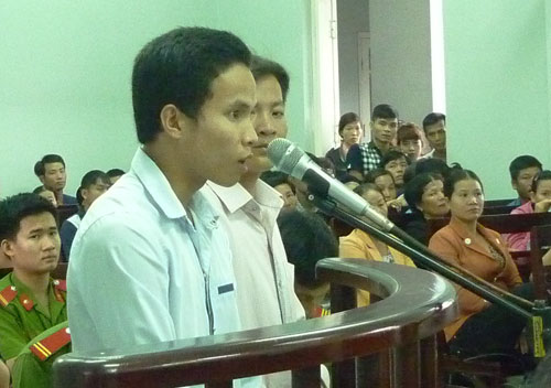 Truy đuổi xe chở 4, dân phòng gây chết người