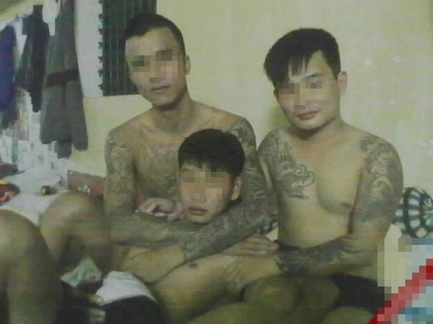H&igrave;nh ảnh xăm trổ đầy m&igrave;nh được Hưng Lộc tung l&ecirc;n Facebook